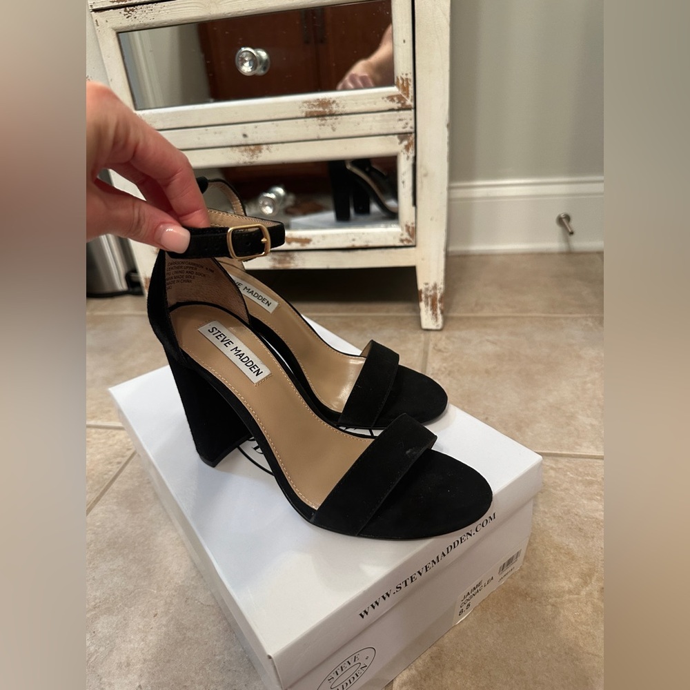 NEVER WORN Steve Madden Black Suede block Heels